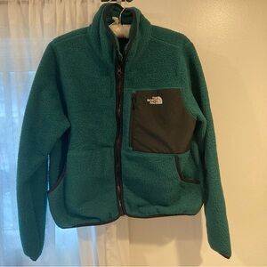 Cozy, fleece Northface womens jacket.